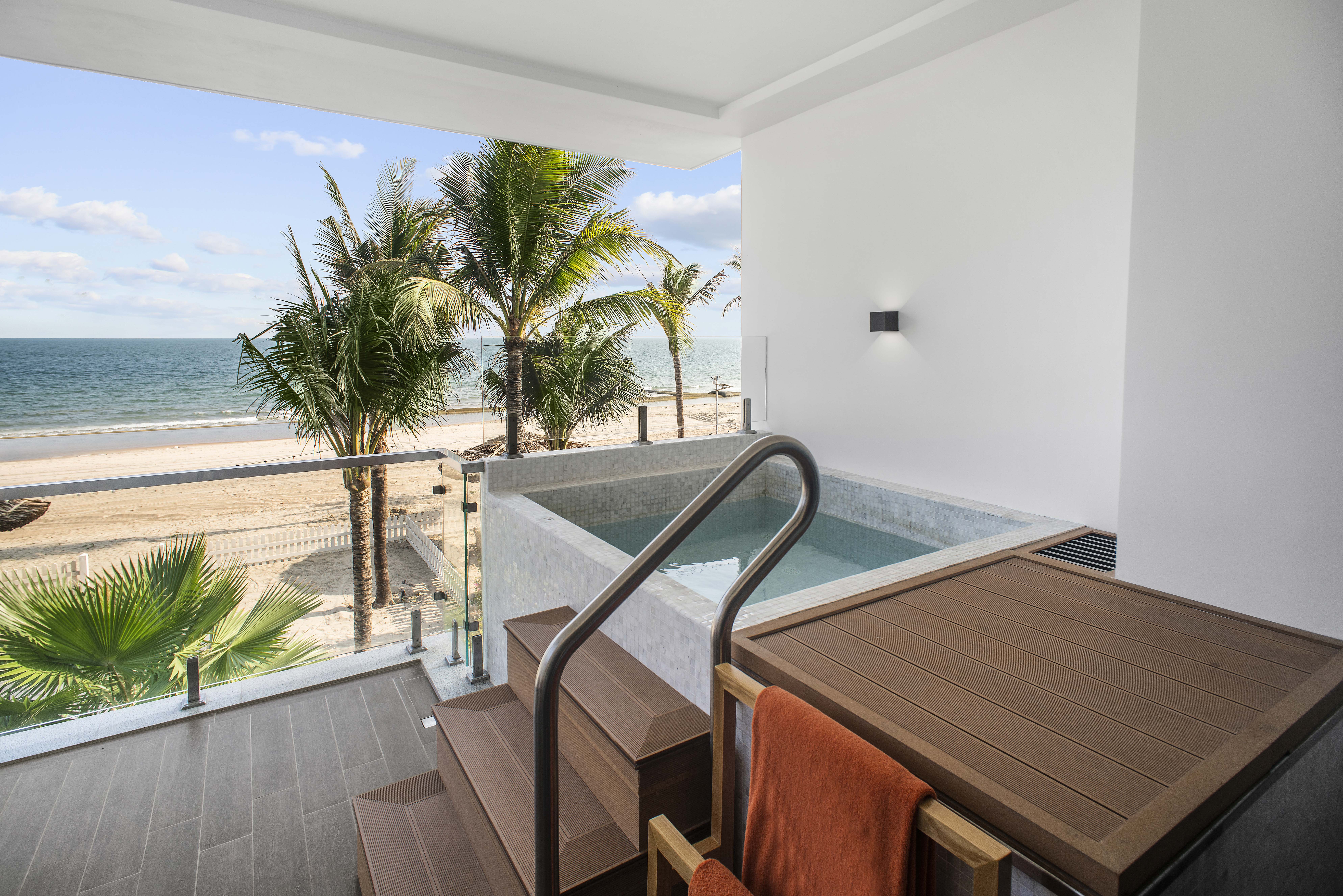AN Ho Tram Oceanview Suite Jacuzzi